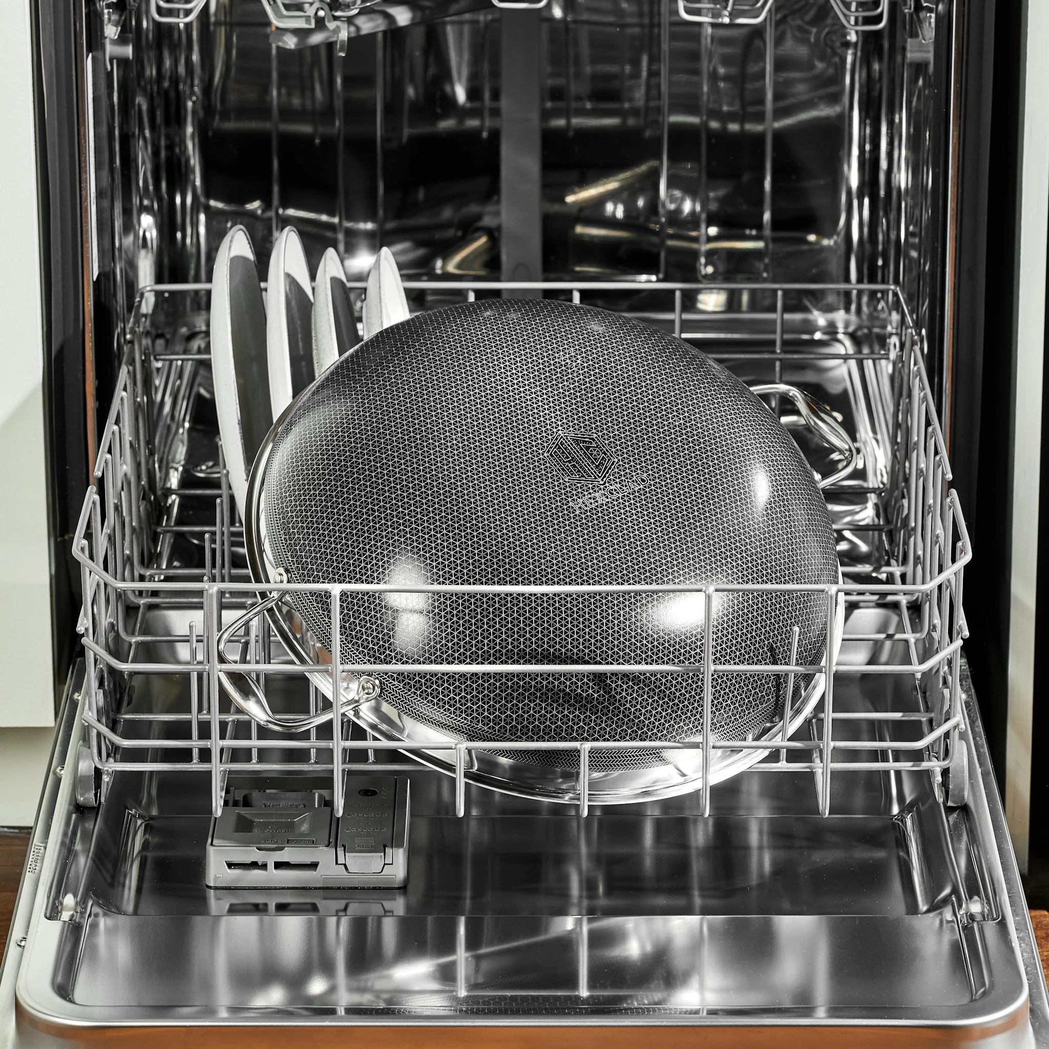 Hybrid Wok with Lid, 14" 6 Hybrid Wok with Lid, 14"